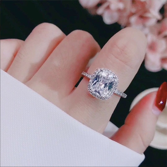 ☆☆Sterling silver Emerald Cut Diamond Halo Ring - Picture 2 of 7